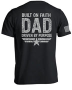 T-shirt « Papa, bâti sur la foi, guidé par la détermination »